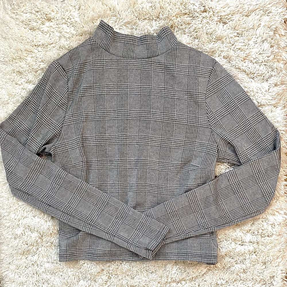Long Sleeve Plaid Top (SIZE S)